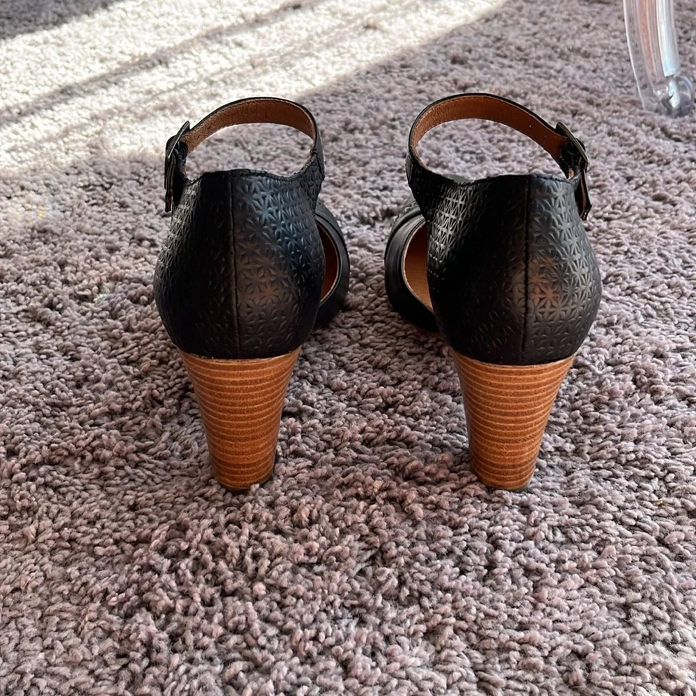 Brand new! Miz Mooz black leather Mary Jane style heel - Picture 3 of 6
